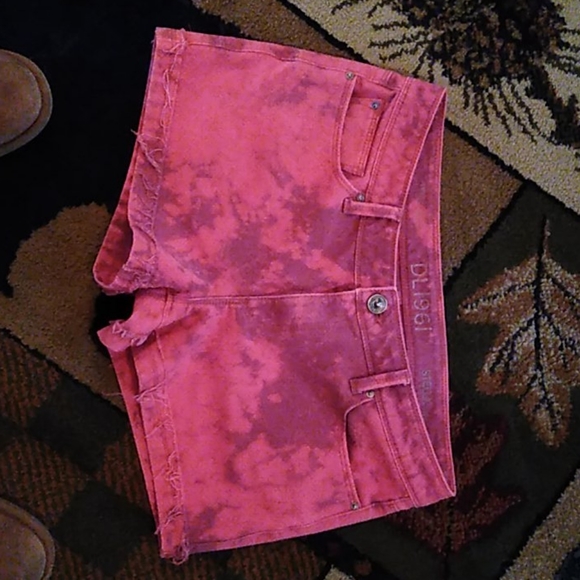 Super cute DL1961 Stella denim shorts. - Picture 2 of 8